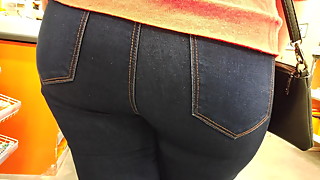 Bubble butts close milfs in tight jeans