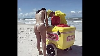 Fiestacasaldf: Esposa de micro bikini comprando picol&eacute_