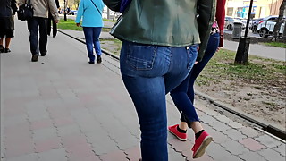 Juicy hips milfs shaking in tight jeans 2
